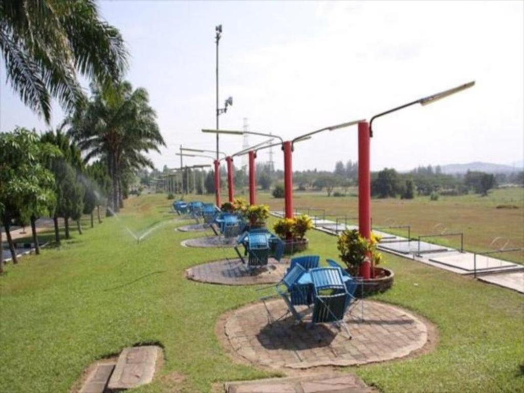 Pattaya Country Club & Resort Ban Pong  Exteriör bild