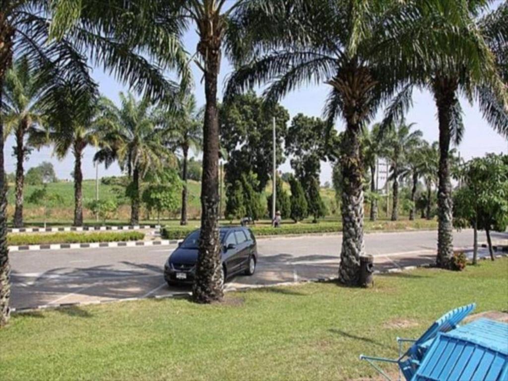 Pattaya Country Club & Resort Ban Pong  Exteriör bild